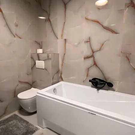 Holiday home Klimatizovany Apartmanovy Dom S Virivkou, 9b