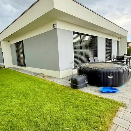 Klimatizovany Apartmanovy Dom S Virivkou, 9b Holiday home *