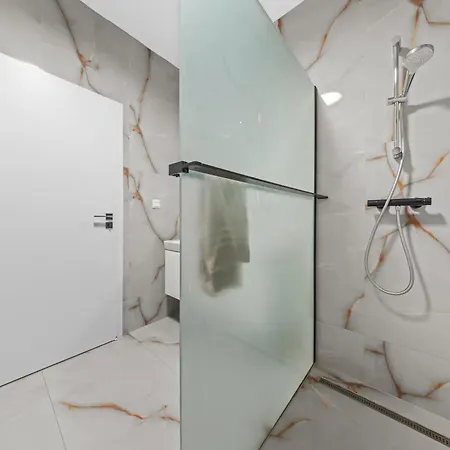 Klimatizovany Apartmanovy Dom S Virivkou, 9b Holiday home *