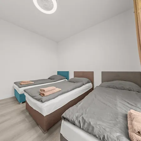 Klimatizovany Apartmanovy Dom S Virivkou, 9b Feriehus Janosikova