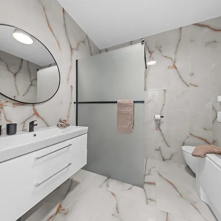 Klimatizovany Apartmanovy Dom S Virivkou, 9b Feriehus *