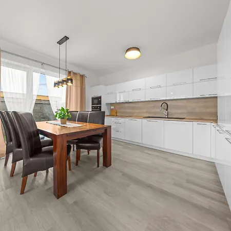 Klimatizovaný Apartmánový Dom S Vírivkou, 9b Janosikova