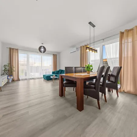 Klimatizovany Apartmanovy Dom S Virivkou, 9b * Janosikova