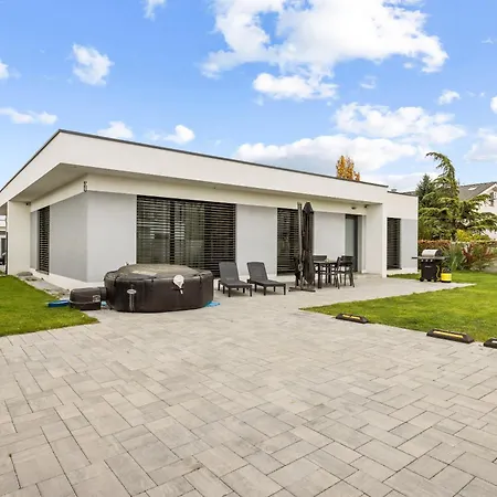 Prázdninový dům Klimatizovaný Apartmánový Dom S Vírivkou, 9b