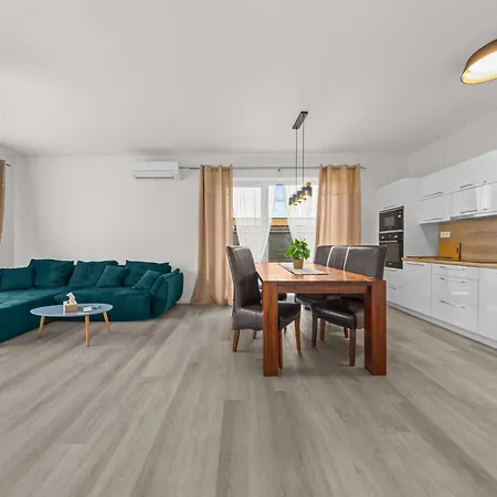 Klimatizovany Apartmanovy Dom S Virivkou, 9b Janosikova